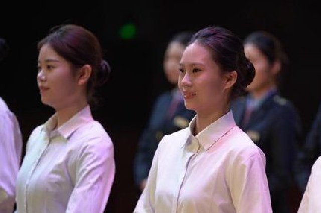 昌景黄高铁开通在即 南昌铁路“高姐”培训亮新姿