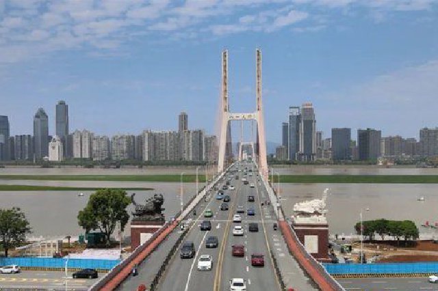  Nanchang Bayi Bridge "White Cat" and "Black Cat" Photo Punch Platform has been basically completed