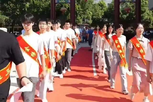 太牛了！江西一家族今年出了156位本科生、研究生
