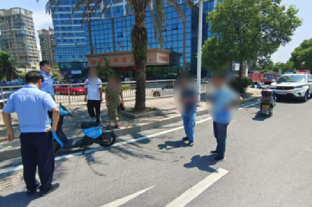 少年搀扶老人反被诬陷掌掴！江西警方：拘留9天