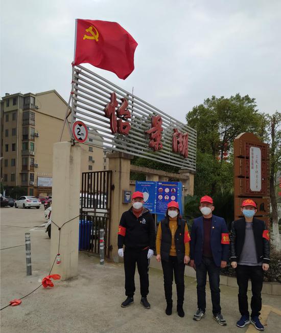 塘山镇党旗处处飘吹响疫线集结号