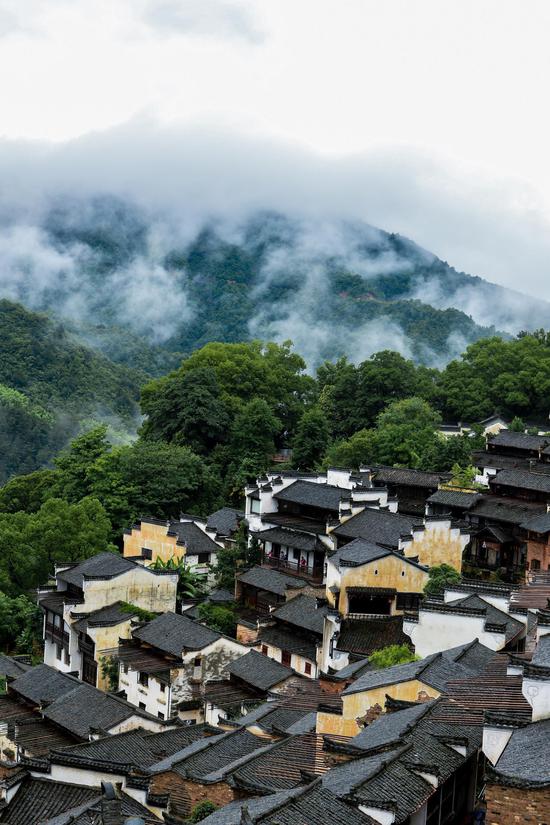 云雾笼罩的篁岭古村