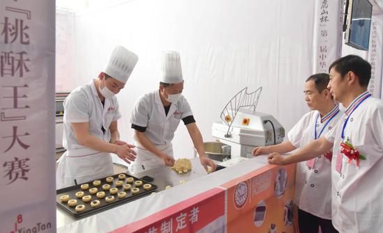 首届中国鹰潭桃酥节在江西鹰潭举行