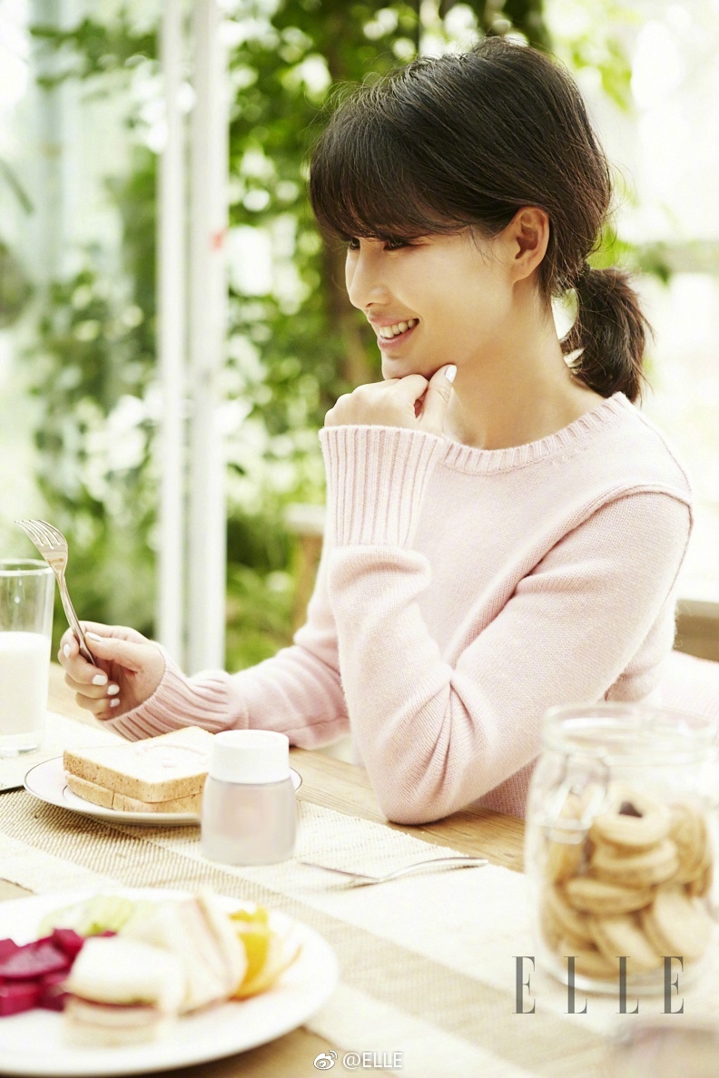 粉色是陈燃保持青春的秘密,不管工作还是生活,总能完美地展现最好的一