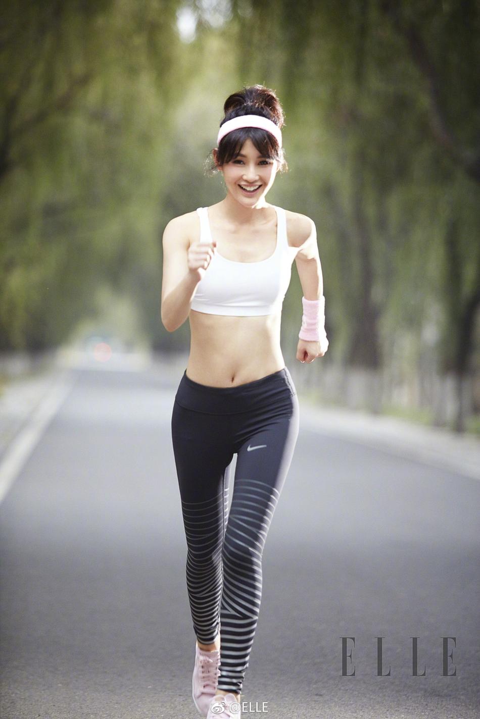 粉色是陈燃保持青春的秘密,不管工作还是生活,总能完