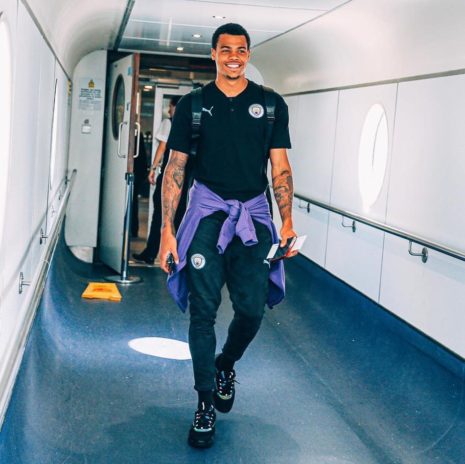 曼城终于来了！今日飞抵中国