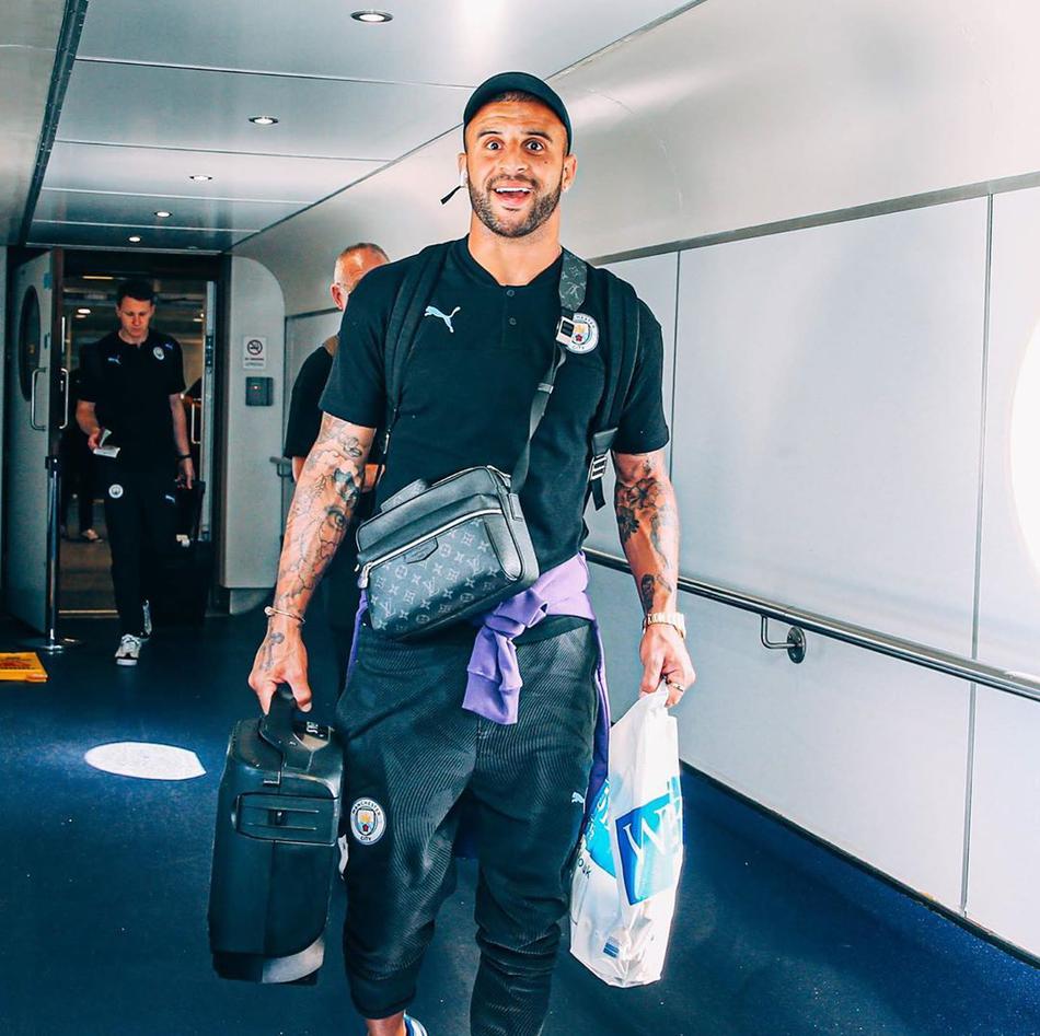 曼城终于来了！今日飞抵中国