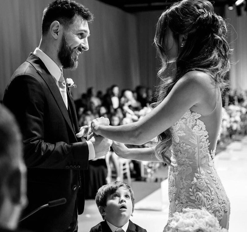 神仙爱情！梅西结婚2周年纪念