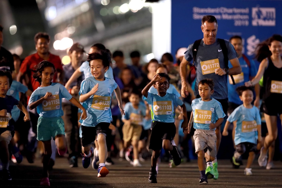 新加坡马拉松儿童短跑鸣枪