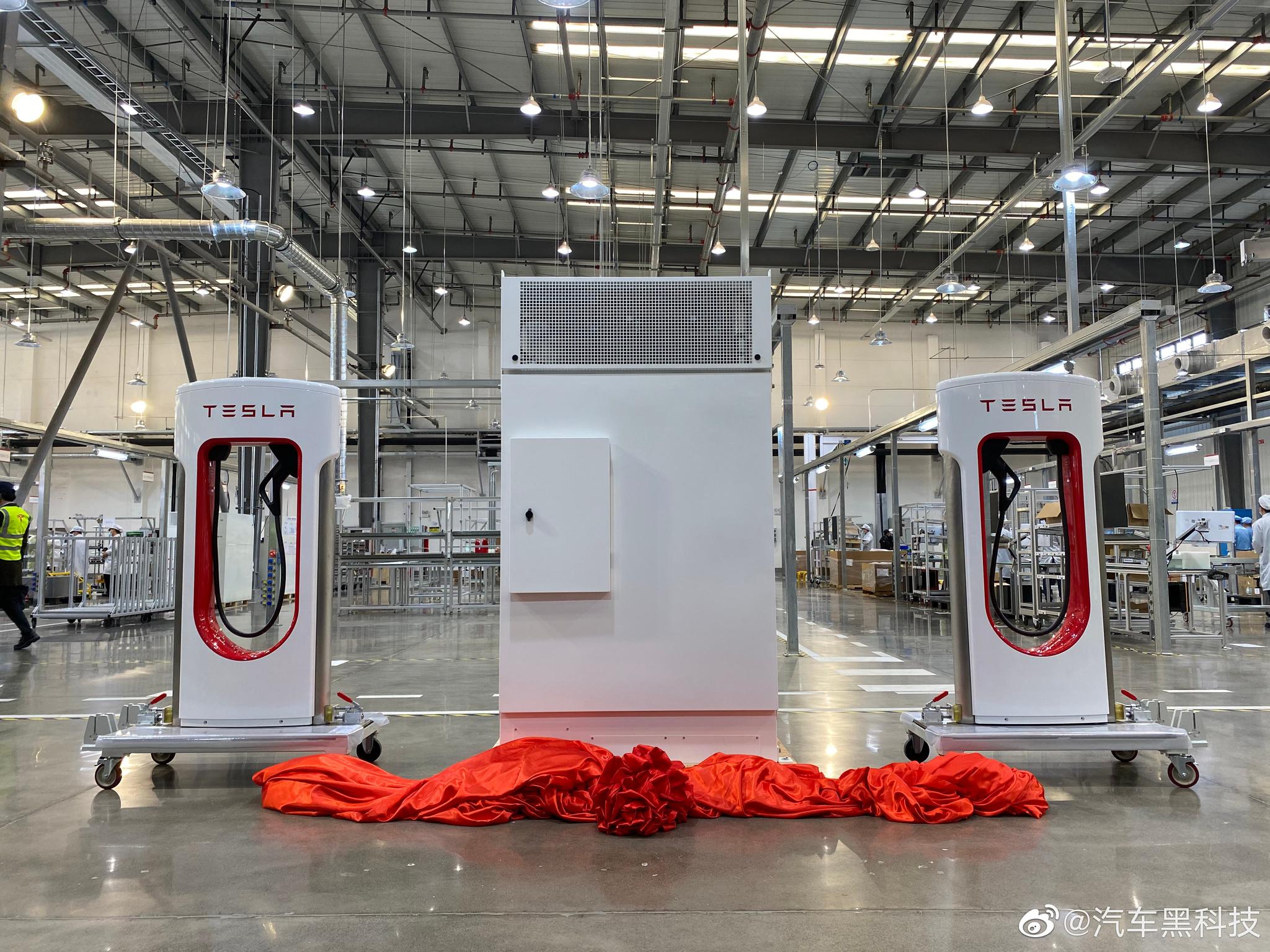 上海超级工厂投产V3超充桩