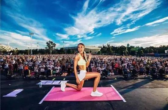 健身界头号网红：澳大利亚健身妹子——Kayla Itsines