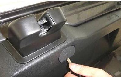 汽车有个逃生暗道-99％的人可能不知道