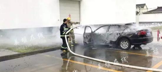 原因三：长期不清理发动机舱