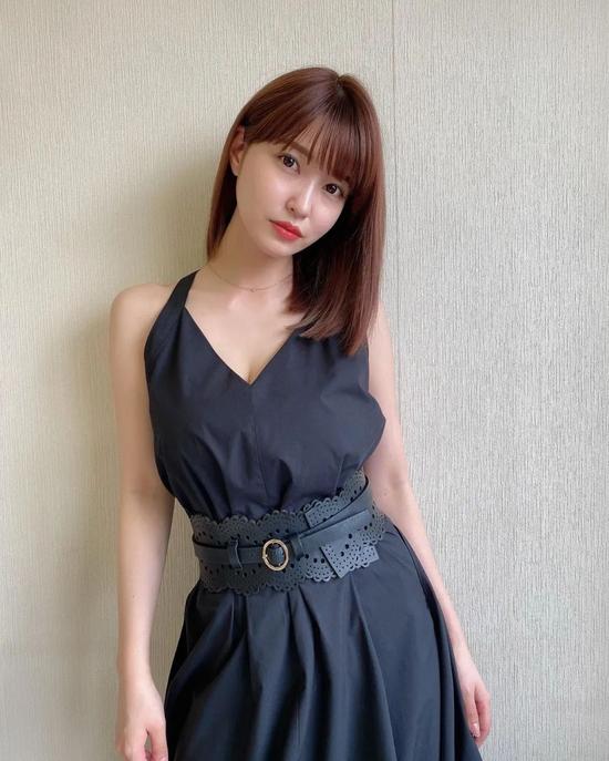 来感受一下她的写真和生活照如今在日本影视圈已经非常火了进入影视圈