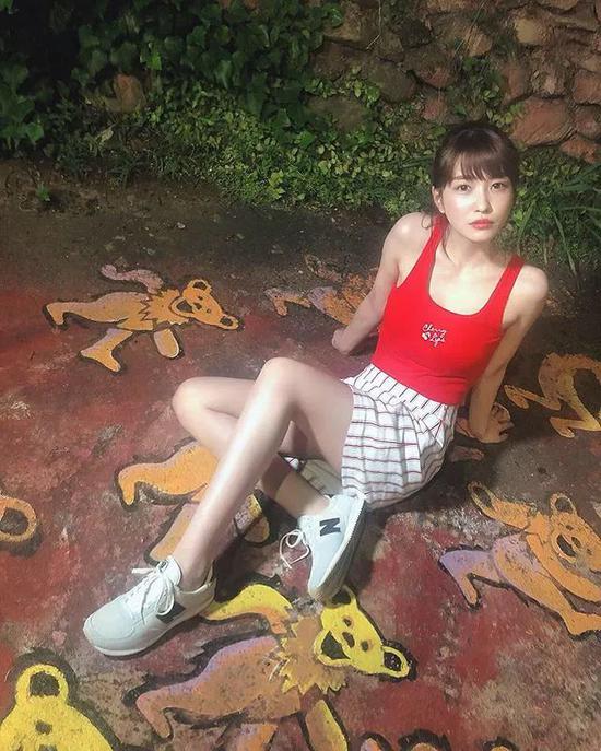 来感受一下她的写真和生活照如今在日本影视圈已经非常火了进入影视圈