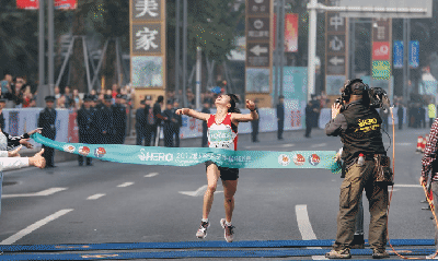 国内首个女子标牌赛事 重庆女马荣升铜标赛事