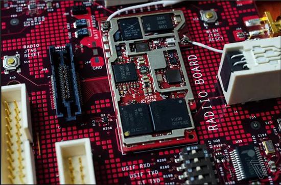 初代iPhone M68原型机主板，这款主板开发于2006/2007年