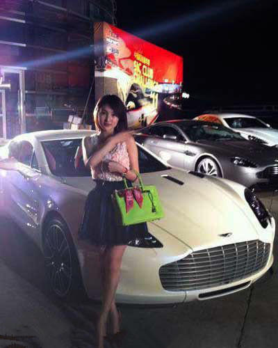 郭美美的外观 能不能配的上她的豪车？