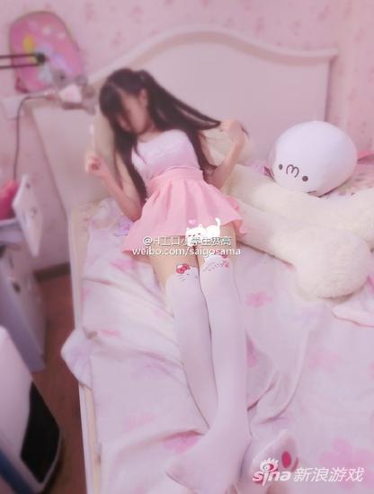 萝莉小学生自称已上高中父亲支持自己做直播