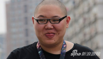 PDD遭水友“挖坟” 五年前嫖老师写诗表白女友