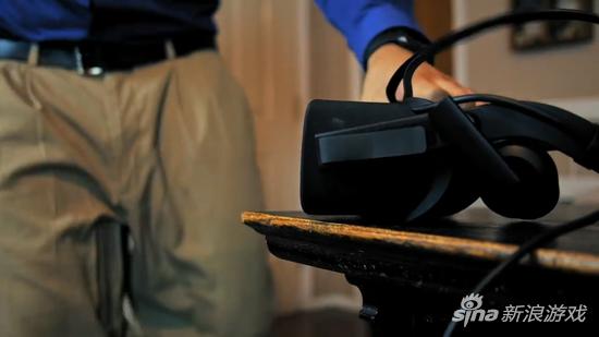 上班心不在焉下班后沉迷VR游戏 家被偷光浑然不知