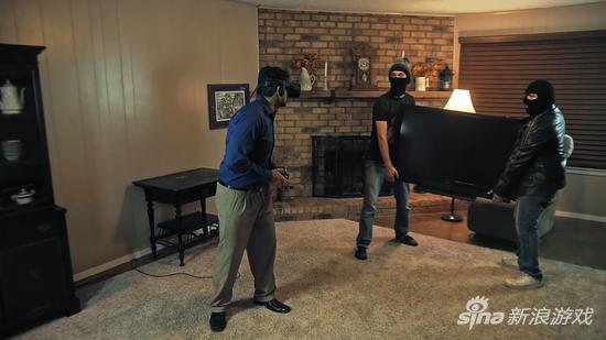 上班心不在焉下班后沉迷VR游戏 家被偷光浑然不知