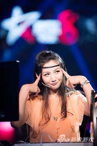 小苍mm“怒批”大哥一周不回微信！网友：胆肥了？