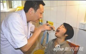 四川主播喝辣椒油