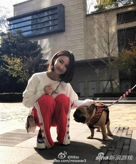 miss生病不忘发旧照 身高1米9"突变"女巨人