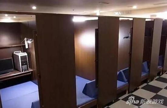 网吧终极形态？ 日本网吧竟自带暖炉和卡拉OK