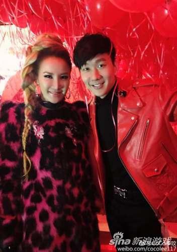 “网瘾少年”林俊杰 春晚上台前仍不忘沉迷Dota