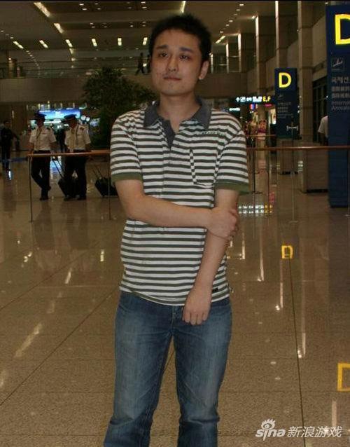 《英雄联盟》主播笑笑北上植发 网友：秃出一个惨字