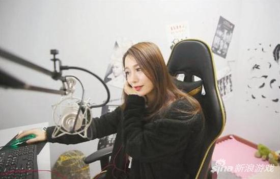 女主播自爆心酸事：妈妈不理解 粉丝评论太难听