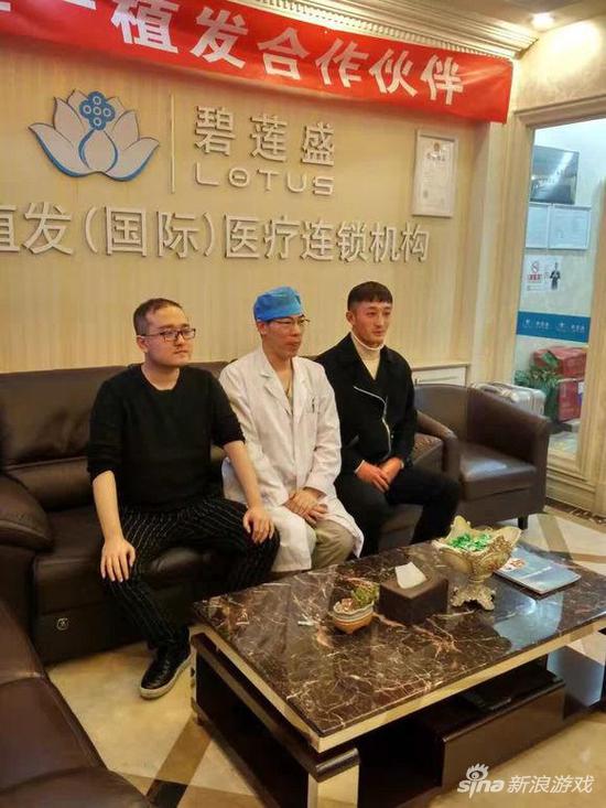《英雄联盟》主播笑笑北上植发 网友：秃出一个惨字