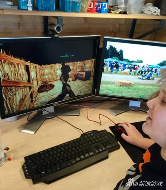 别人家的父母:孩子不用上学 每天在家玩游戏!