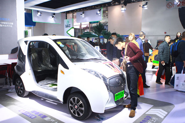 将低速电动车纳入摩托车类管理 有效监管才能利国利民