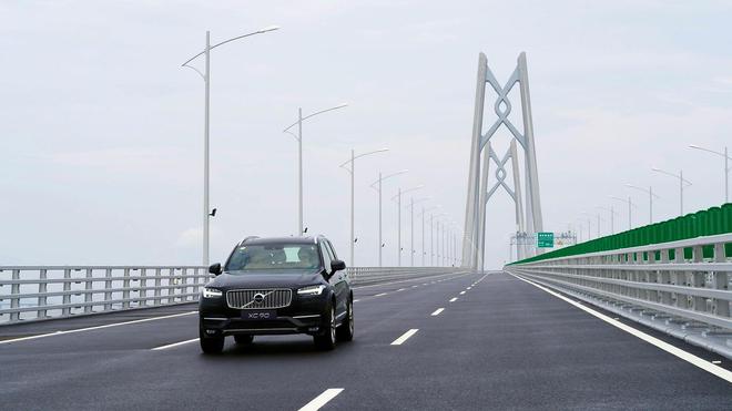 沃尔沃XC90成为首批驶上港珠澳大桥的汽车