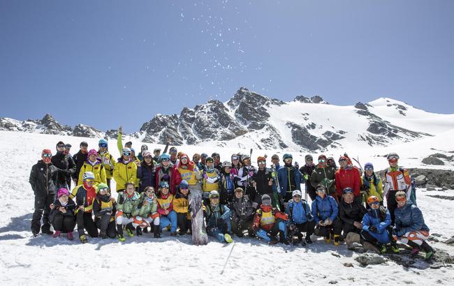 全体参赛选手合影