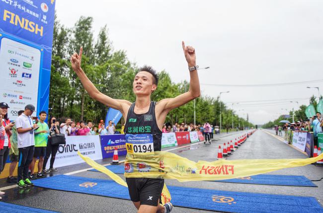 2018双流空港马拉松飞奔起航碾者阿提斩获全程冠军