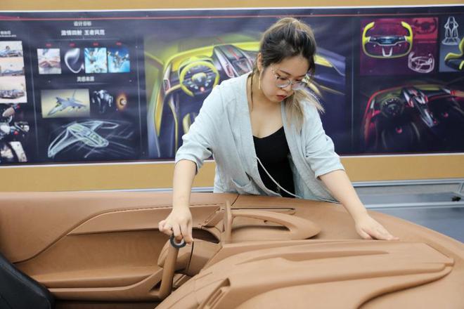 红旗Design 超跑内饰主设计师 张晓辉