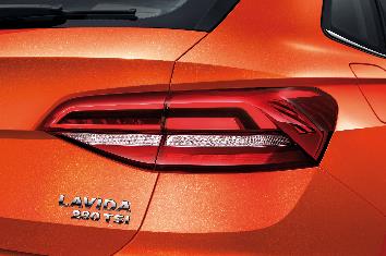 熏黑全LED立体尾灯