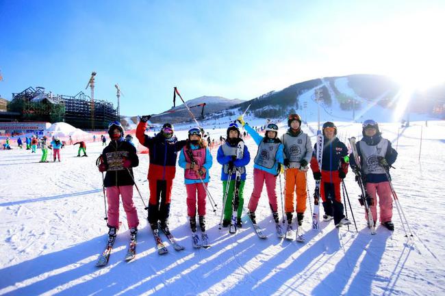 魔法滑雪学院为"三亿人上冰雪"贡献力量。