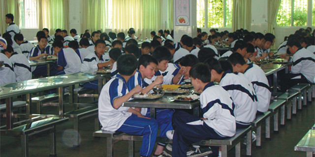传东北大学大批学生食物中毒