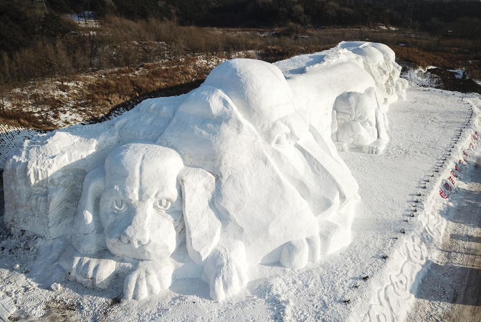 世界最大雪雕狗亮相沈阳