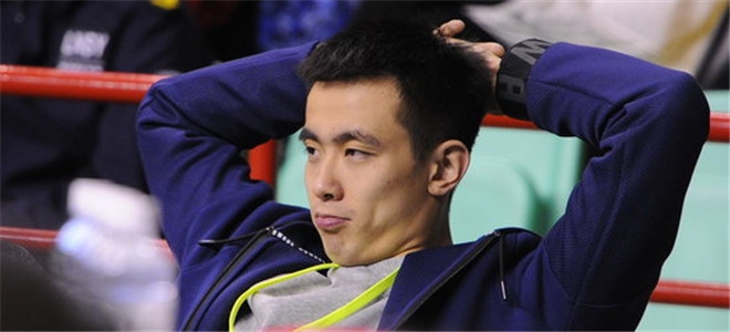 赵继伟无缘征战世预赛:目前仅能正常走路_高清图集_新浪网