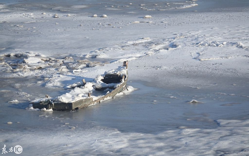 大连渤海海域大面积结冰 宛若冰原世界