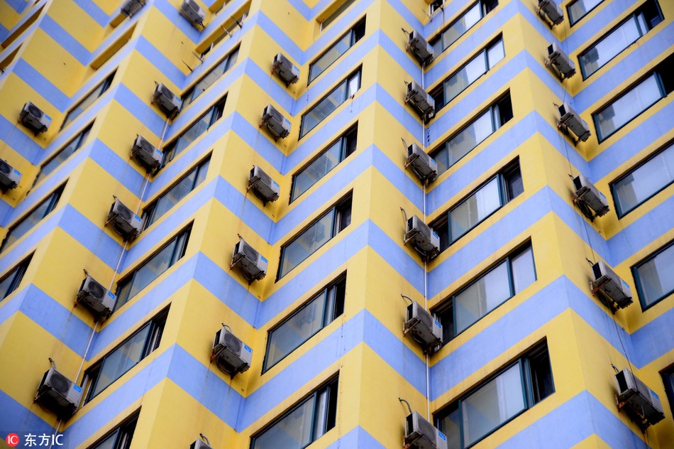 沈阳街头现空调墙建筑