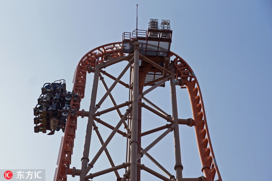 亚洲首台垂直过山车黄金周大连迎客