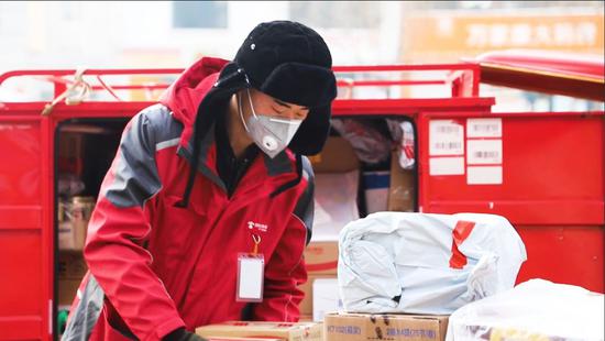 沈城的段子手快递小哥疫情期间他用自己的方式战疫太魔性了