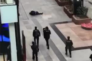 春熙路男子持刀袭警 民警果断开枪击伤